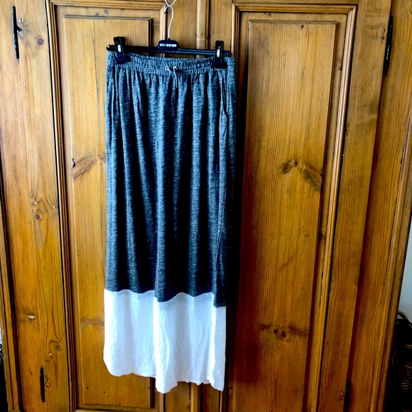 Fine Collection Maxi Skirt. Size M/L. 100% Linen. - Picture 1 of 3